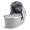 UPPAbaby Babywanne Für Vista & Cruz Stella Grey Brushed -Babyprodukte Geschäft bass20 stl hero 4880x4991 c63e1ed