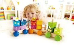 Hape Fantasiebausteine Eisenbahn E0417 -Babyprodukte Geschäft e0417 fantasia block train with child 2 1