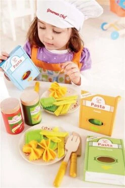 Hape Pasta Set E3125 -Babyprodukte Geschäft e3125 pasta set child 1 1