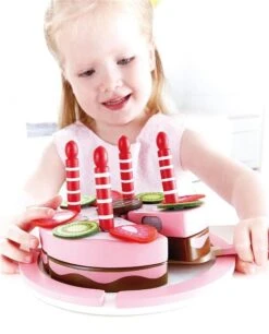 Hape Geburtstagskuchen E3140 5 Hape Geburtstagskuchen E3140 -Babyprodukte Geschäft e3140 double flavored birthday cake with child 1 1