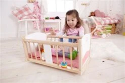 Hape Schlummerwiege E3601 -Babyprodukte Geschäft e3601 rock a bye baby cradle child 1 1